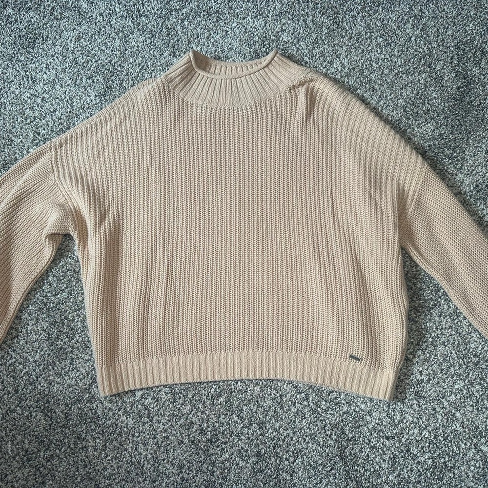 Hollister Cream Crew Neck Sweater with Ribbed Knit Texture